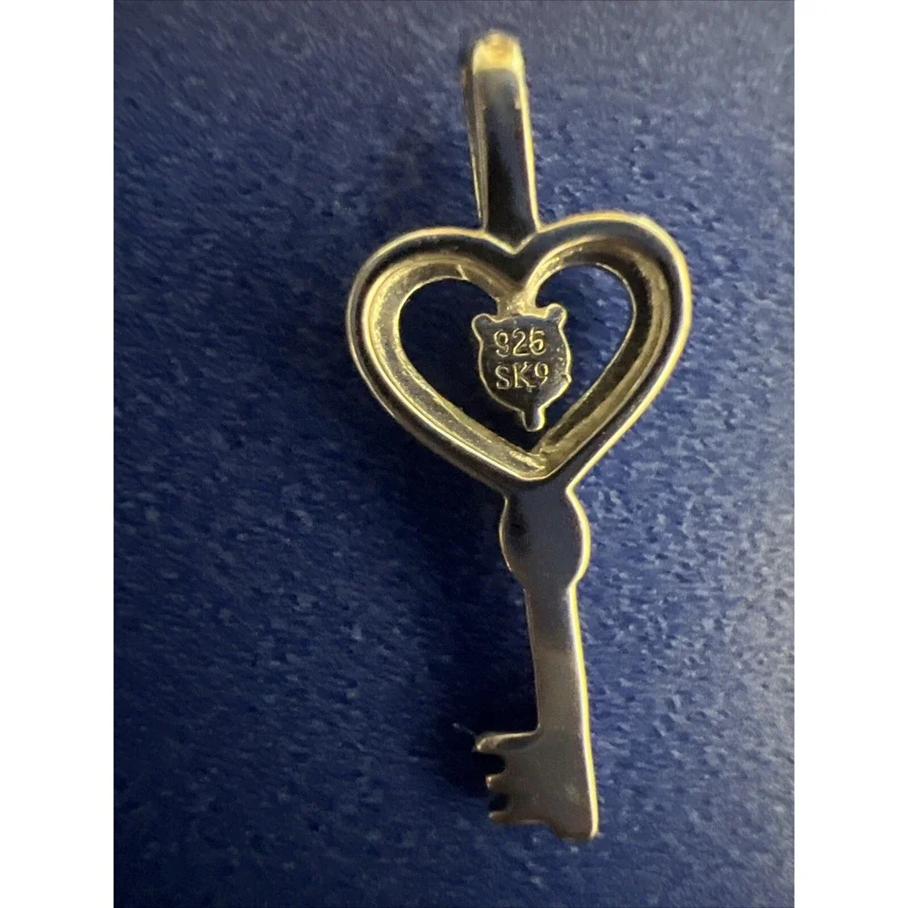 NEW KEY PENDENT WITH NATURAL DIAMOND.‎ 1